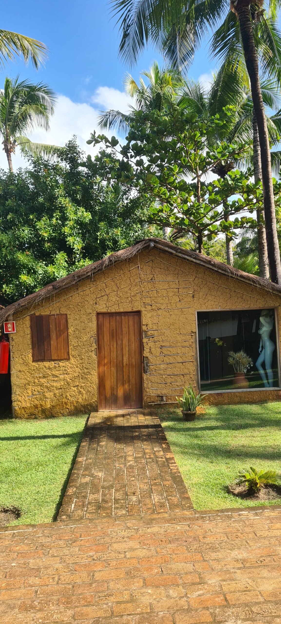 Milagres do Toque, melhor beach club de Alagoas, é também o maior centrinho de compras de um clube de praia do Estado.