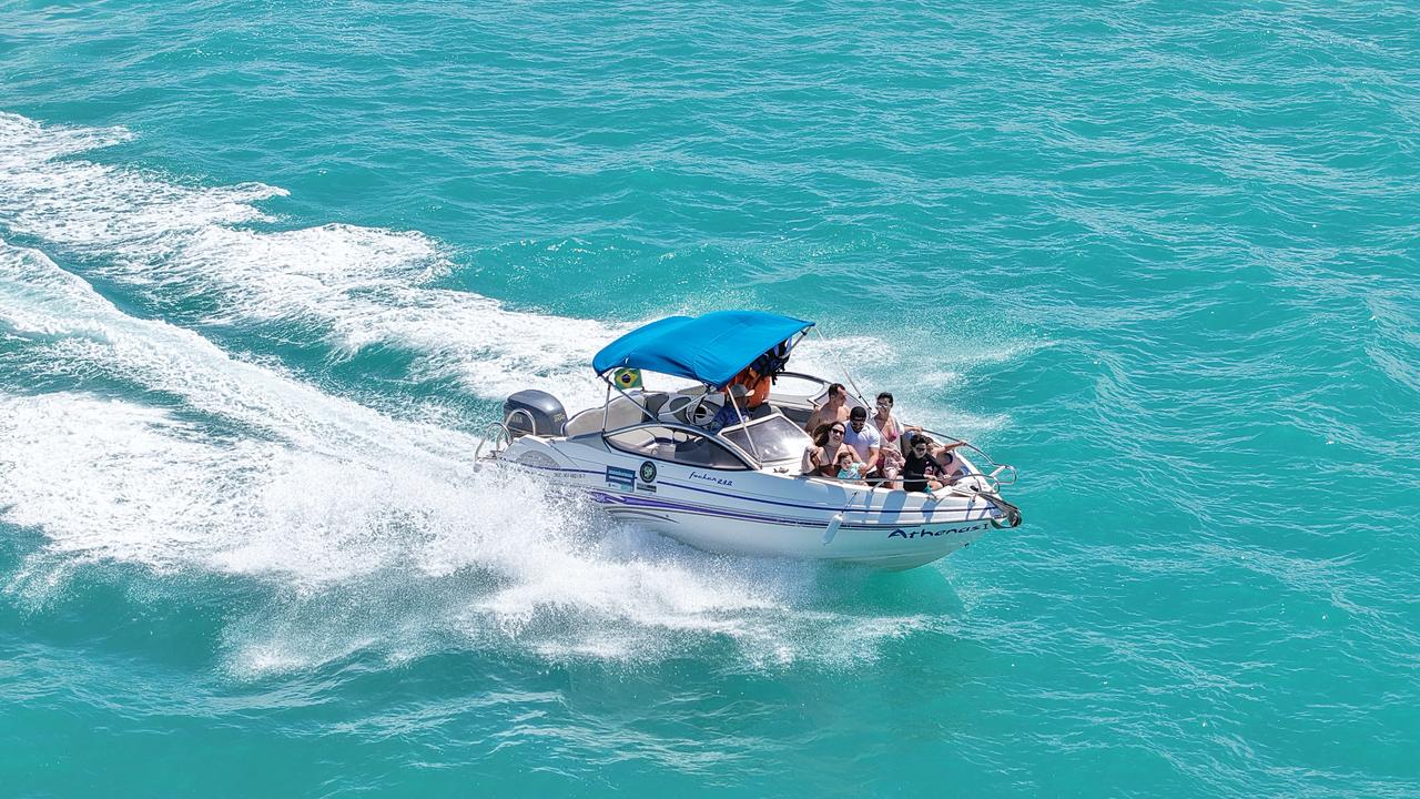 Passeios de lanchas e barcos de luxo já fazem parte da nova realidade turística de Maragogi