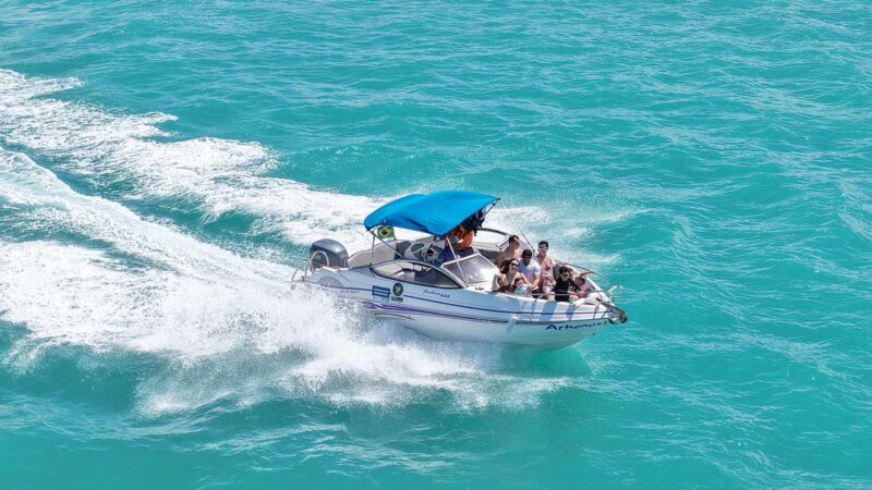 Passeios de lanchas e barcos de luxo já fazem parte da nova realidade turística de Maragogi