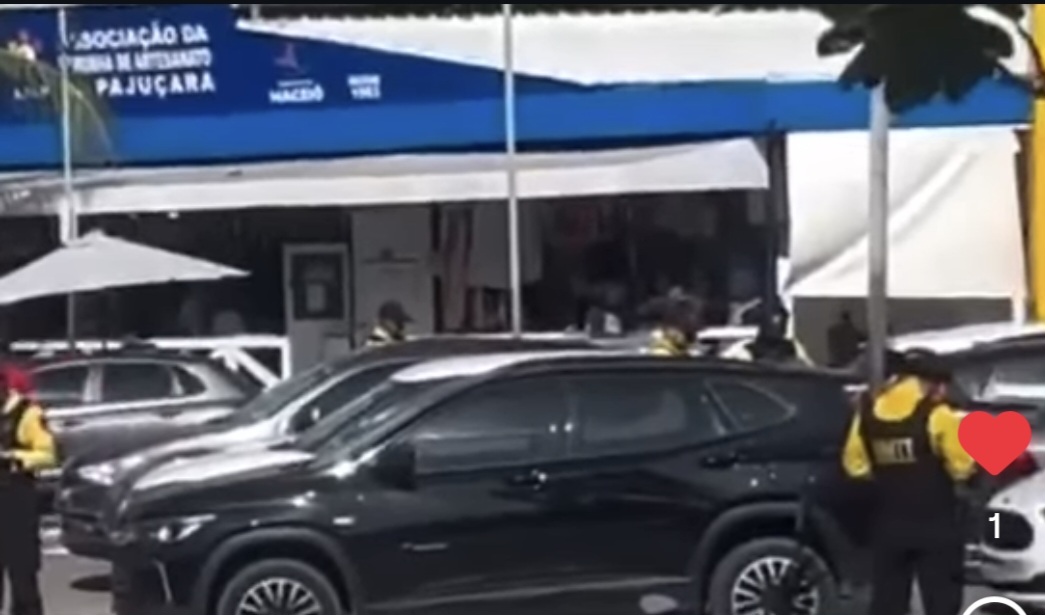 FISCALIZAÇÃO DO DMTT NA ORLA DE MACEIÓ PROVOCA REVOLTA E CRÍTICAS DE MORADORES E TURISTAS. ALGUÉM PRECISA PARAR ESSAS AÇÕES DA DMTT URGENTE.