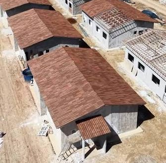 Obras de 150 moradias avançam em Barra de Santo Antônio