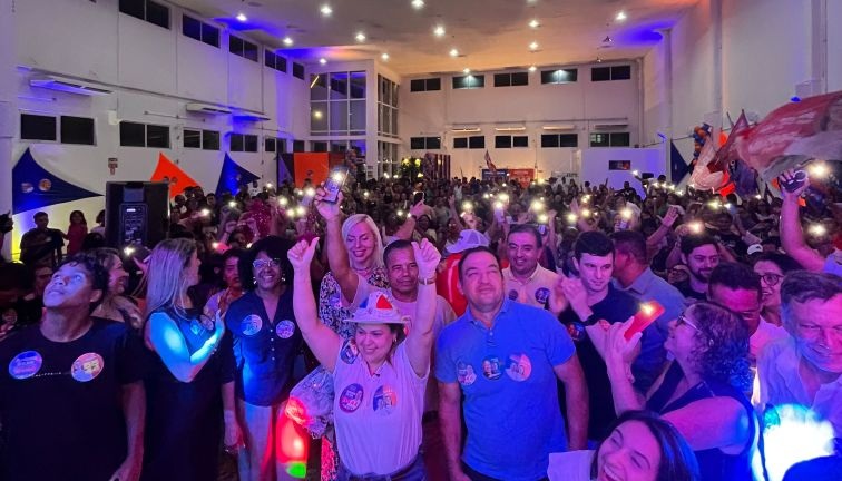 Encontro com lideranças de Maceió: Samyra do Basto e André Silva recebem apoio de multidão em grande ato político
